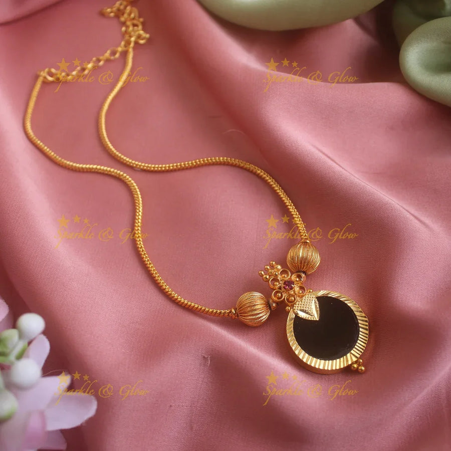 Beautiful Kerala style circle pendant necklace - Sparkle and Glow