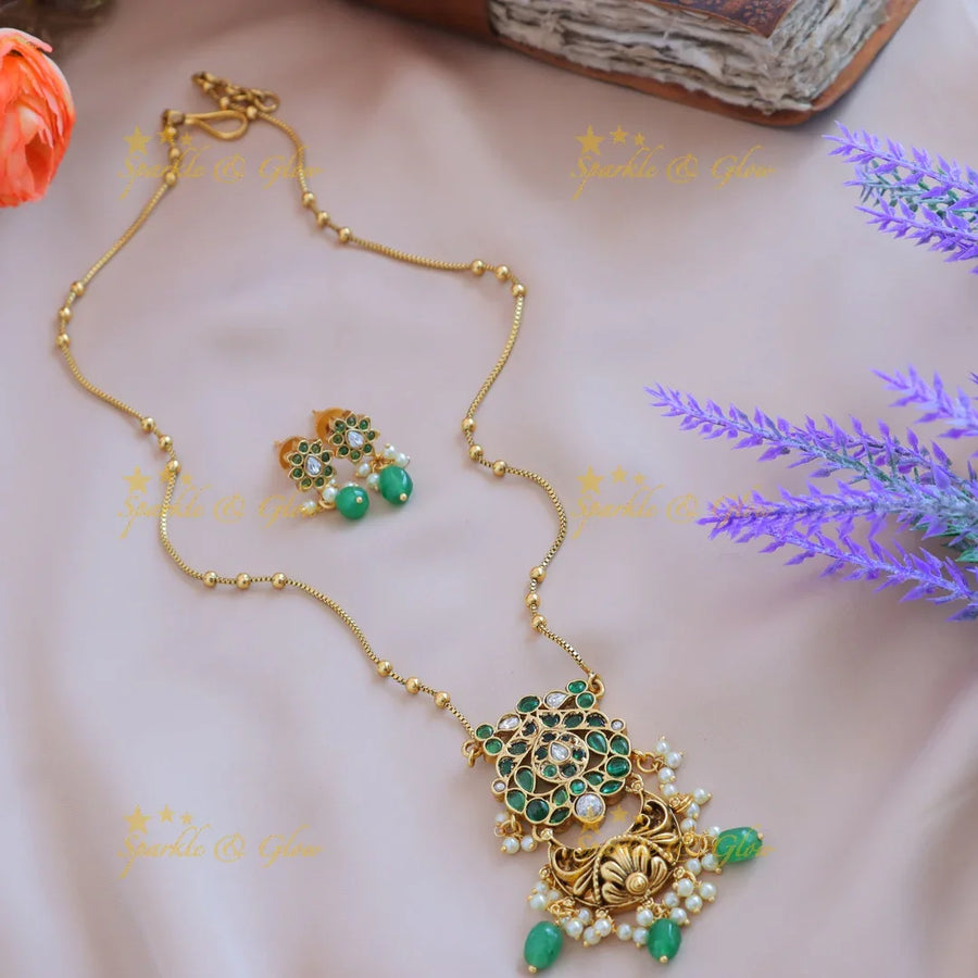 Gracious Kemp Leaf Floral Antique pendant chain with green beads-Green - Sparkle and Glow