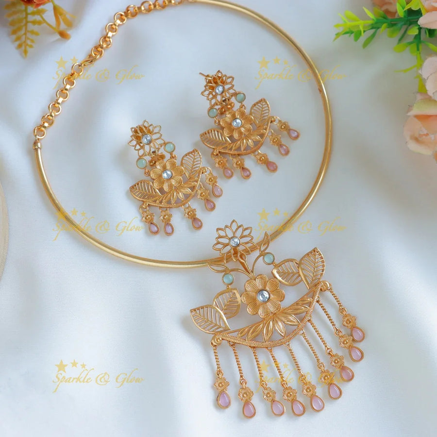 Stunning floral hasli Choker - Ligh Pink - Sparkle and Glow