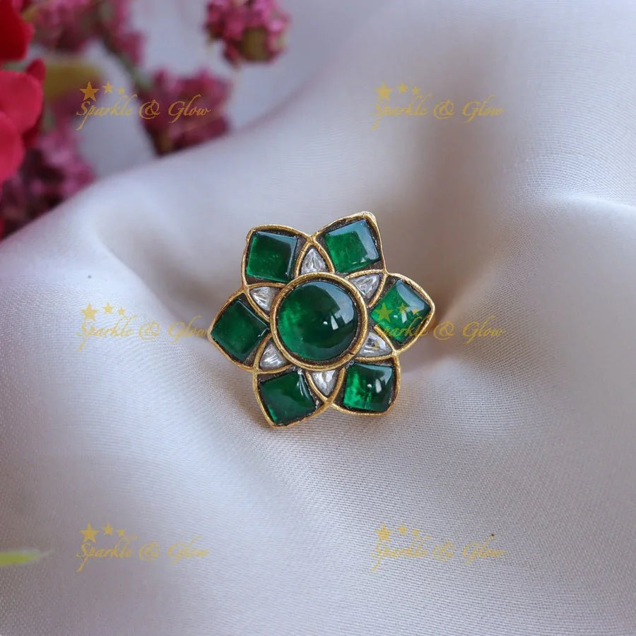 Pretty floral design finger ring - Green and green - Sparkle and Glow