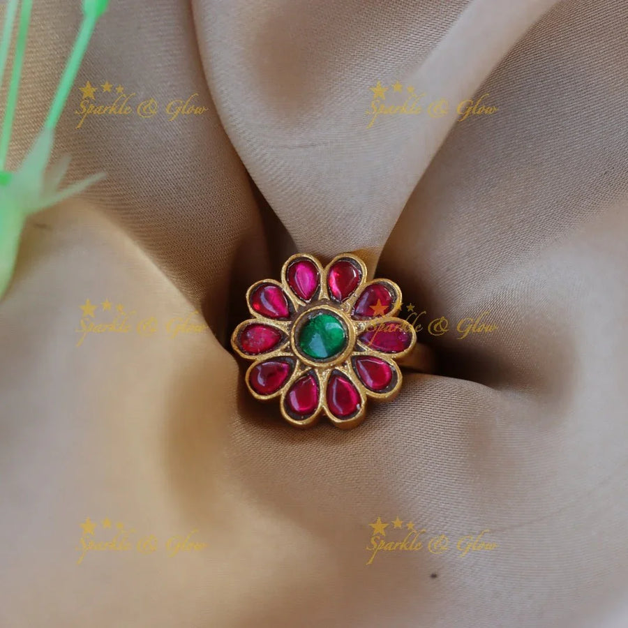 Beautiful floral finger ring - Sparkle and Glow