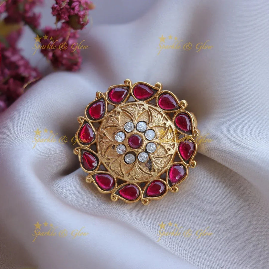 Elegant flower and leaf design finger ring - Pink and white - Sparkle and Glow