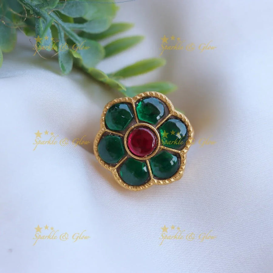 Pretty floral design finger ring - Green - Sparkle and Glow
